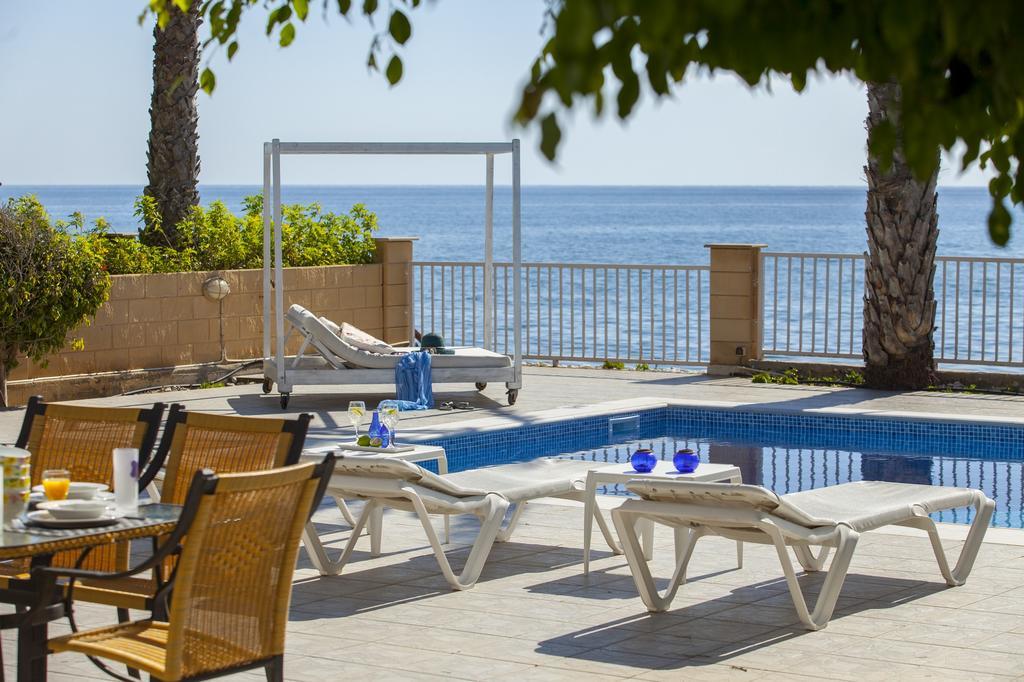 Meneou Beachfront Villa Sunset Перволия Номер фото